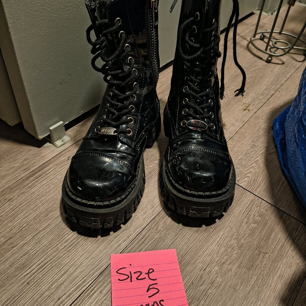 Black Dahlia's boots